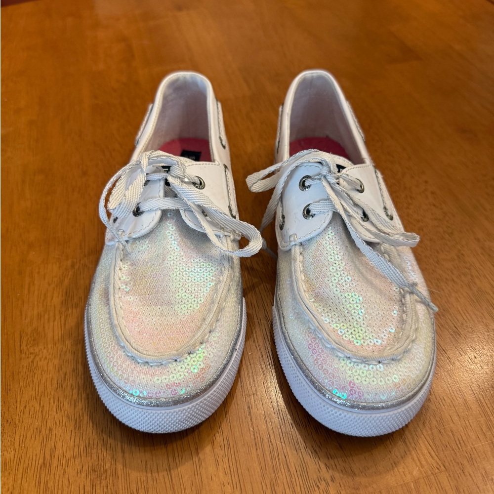 Girl’s Sperry White Sequin docksider shoes. Size 3. Only worn once.